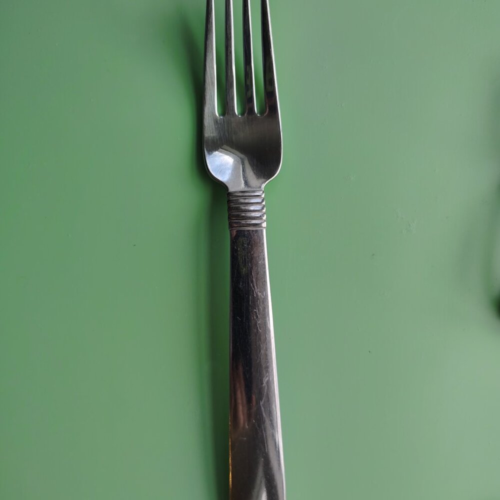 Oneida USA Raffia Stainless Steel Five Piece Silverware - Picture 5 of 9